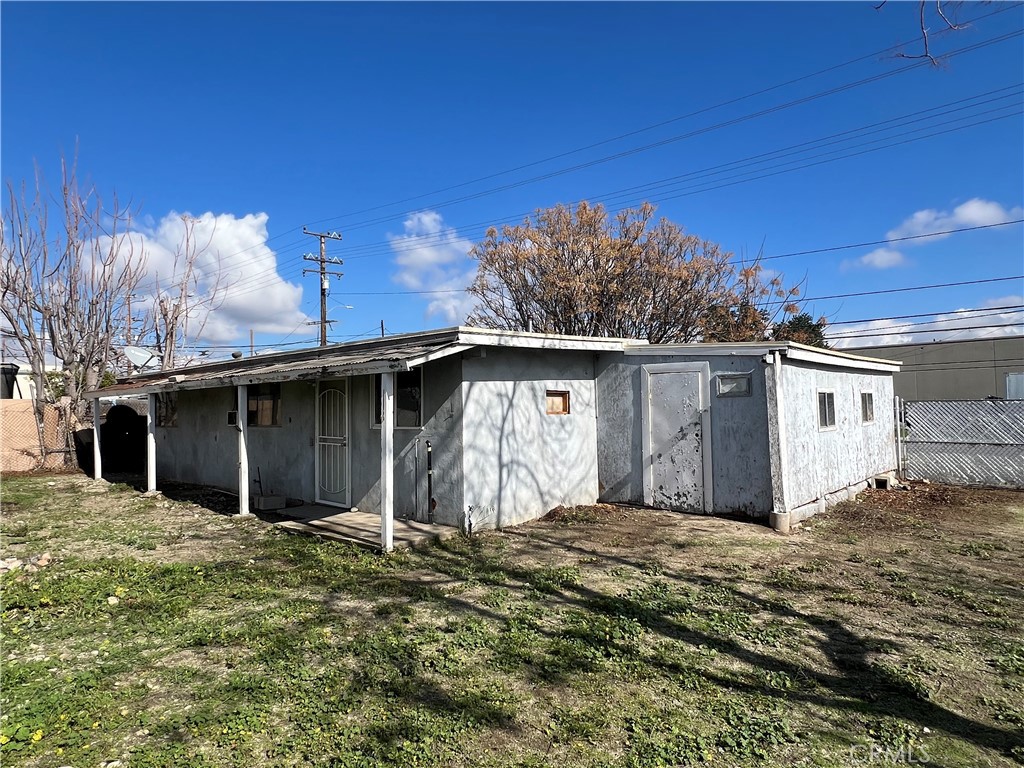 Main image without alt text