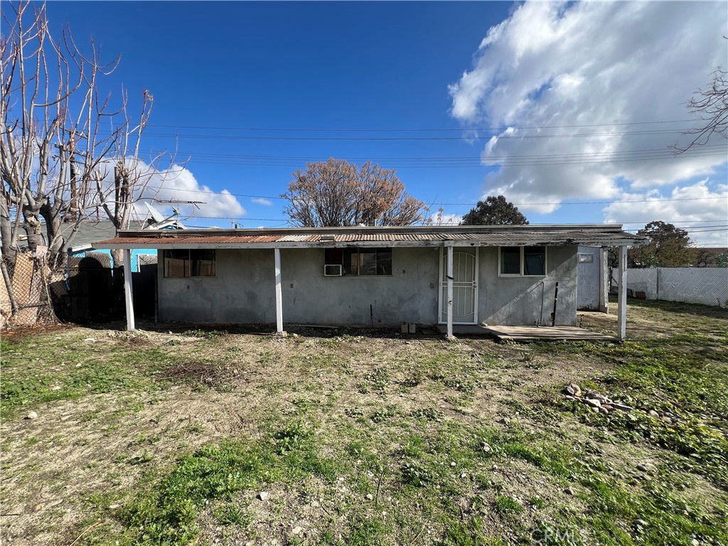 Main image without alt text