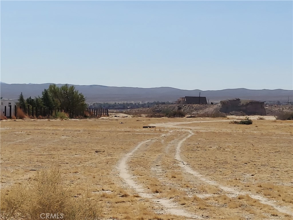 Discover the potential of this expansive 3+ acre lot in Barstow, California. This property features a fully operational well, ensuring a reliable water source, along with an established well house. Power at the well house, and natural gas runs along street adds to the convenience, and has propane tank.
Located in the heart of the Mojave Desert, Barstow is known for its rich history and vibrant community. With a strategic position along major highways—Interstate 15 and Interstate 40—this area provides excellent access for commuters and travelers alike. Barstow is also a gateway to several national parks, including the stunning Mojave National Preserve and the iconic Joshua Tree National Park, making it a perfect spot for outdoor enthusiasts.
This property has water, well and power and trees. Enjoy easy access to the freeway, making it a strategic location for commuting or developing.
Don’t miss this opportunity to own a piece of Barstow’s growing landscape. Contact us today for more information or to schedule a viewing!
