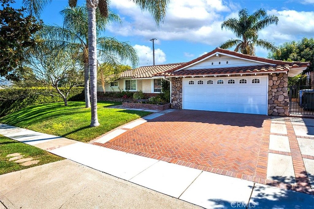 listing image 130723629615231075206