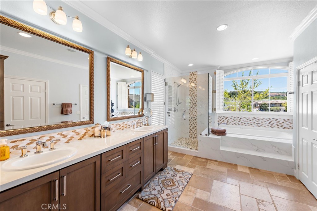 2 Williamsburg Lane