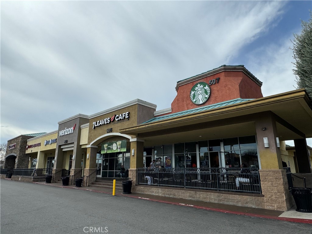 Existing AT&T and Verizon Wireless centered in one of the more popular plazas in North Orange County. Located on the
Northwest corner of N. State College and E. Chapman Ave. Co-Tenants include: Starbucks, Panda Express, Nick The
Greek, 7Leaves, Chipotle and more.. Plenty of parking and visibility with monument signage available as well.
*Tenants are month to month, please do not disturb.*
Space Available:
Suite 503: 1,793sf
Suite 2323A: 1,500sf