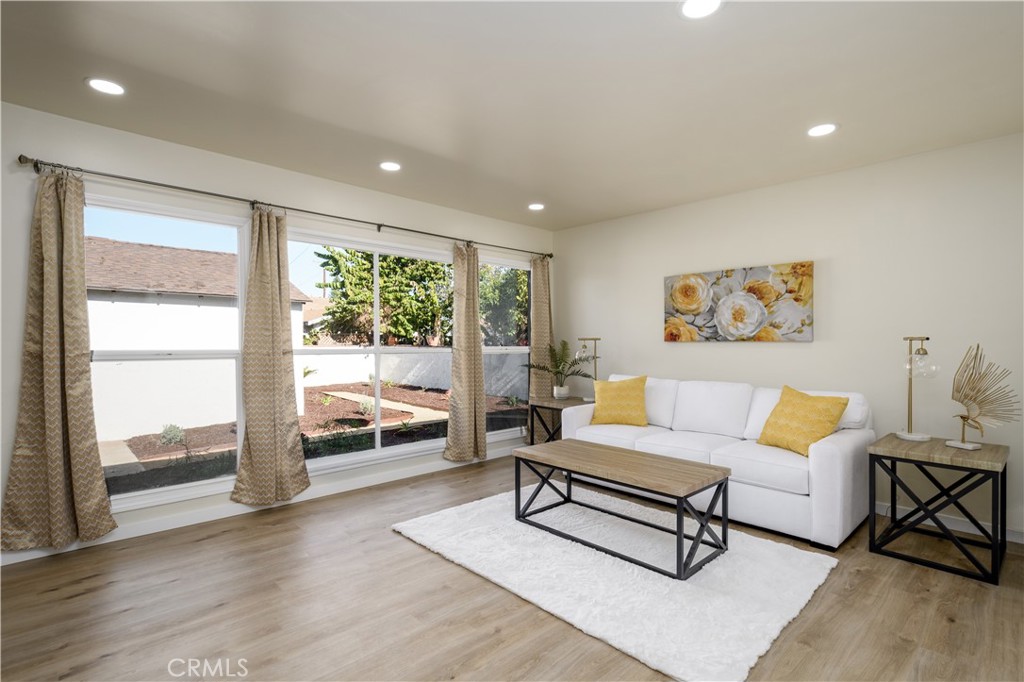 Photo 4 of 19 of 10016 Downey Avenue house