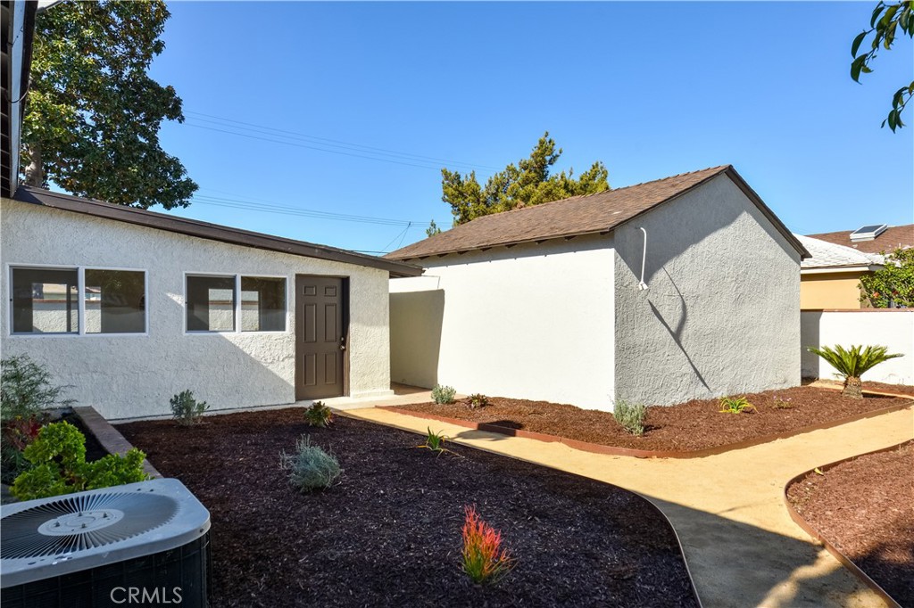 Photo 18 of 19 of 10016 Downey Avenue house