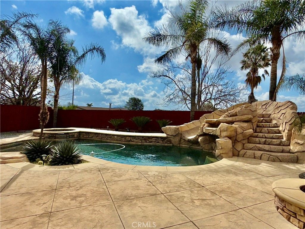 listing image 0