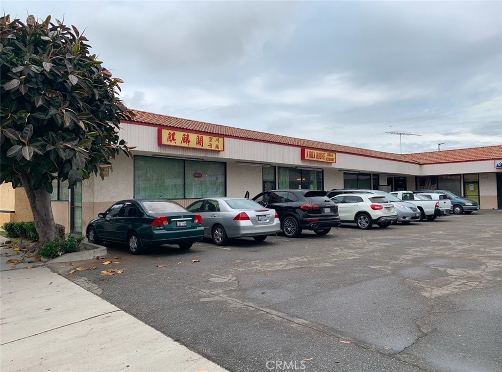 Garvey Avenue has convenient transportation and a maturing business community. There are ten high-quality storefronts in the plaza. This store is located in a good corner location, with a security door and an independent space in front of the door. There are windows on three sides with good ventilation and lighting, it has a spacious bathroom, an independent office, and hot water. The previous tenant was a food processing company. The space is suitable for various types of businesses.