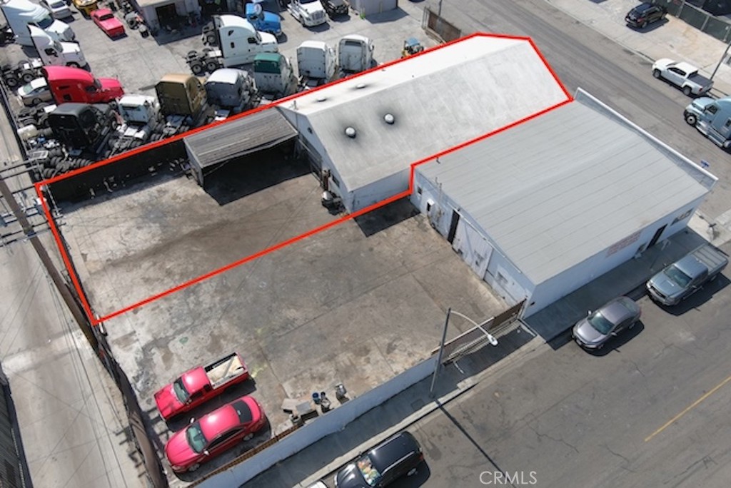 Westside commercial building/warehouse with a huge parking lot out back. Small front office, plumbing for washroom shower etc. Lots and lots of PARKING in the back. Contractor Yard, mechanic or paint. Ready for occupancy. 12' height, drive through warehouse.