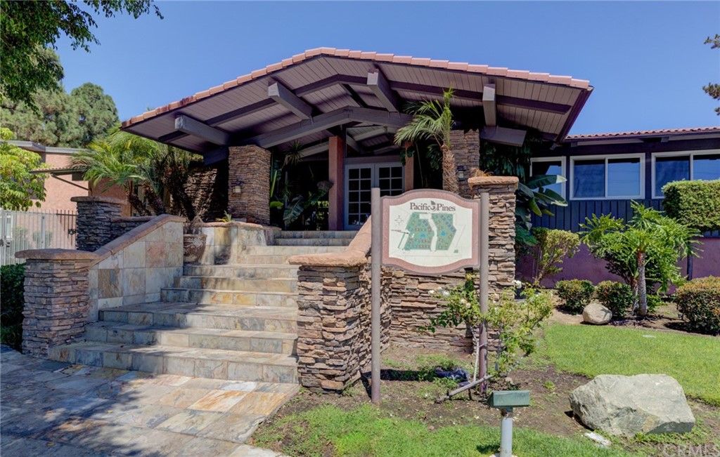 listing image 130724592474661730812