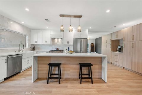 7600 Earldom Avenue Playa Del Rey CA 90293