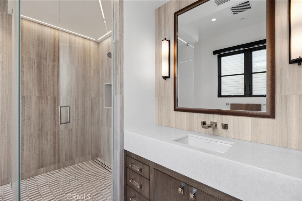 Corona del Mar South of PCH (CDMS) - Residential