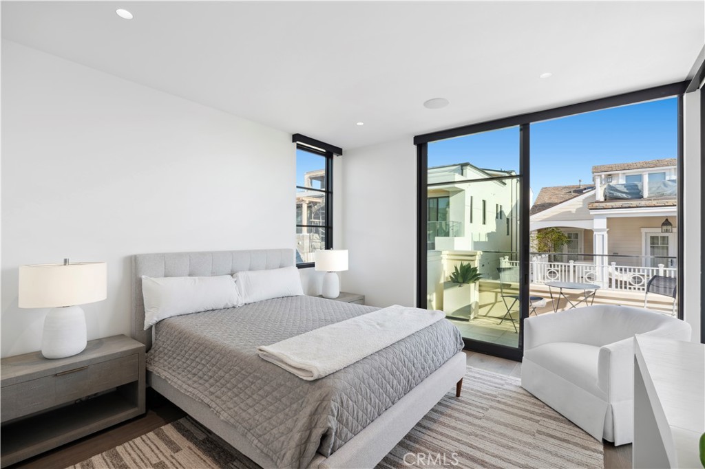 Corona del Mar South of PCH (CDMS) - Residential