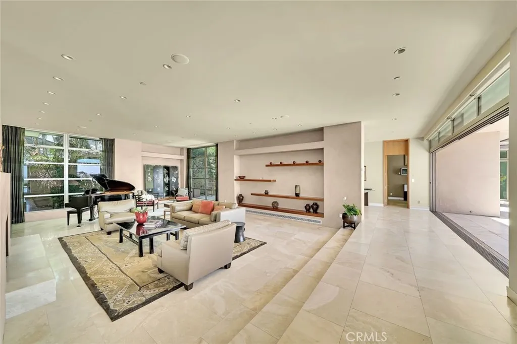 Corona del Mar, California 92625, United States, 5 Bedrooms Bedrooms, ,6 BathroomsBathrooms,Residential,Active,13915