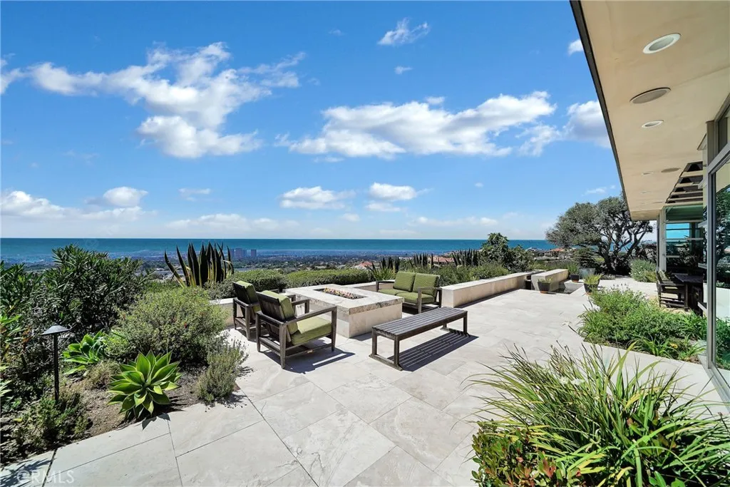 Corona del Mar, California 92625, United States, 5 Bedrooms Bedrooms, ,6 BathroomsBathrooms,Residential,Active,13915