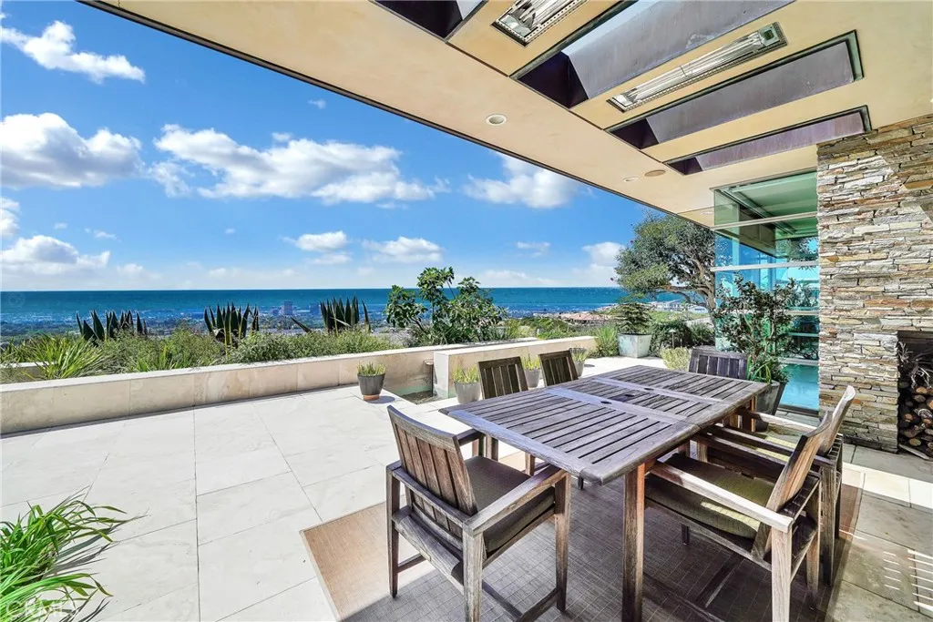 Corona del Mar, California 92625, United States, 5 Bedrooms Bedrooms, ,6 BathroomsBathrooms,Residential,Active,13915