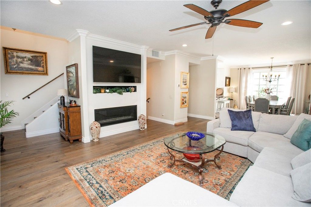 listing image 1307563425060