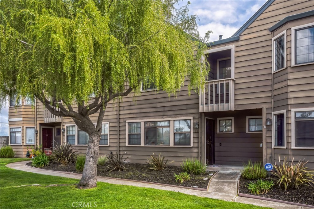 Welcome to this delightful 3-bedroom, 1.5-bathroom townhome located in the heart of Hollister, CA. Located in a quiet and well-established community, this home offers plenty of potential and is ready for someone to bring their vision to life.
Inside, the spacious living area offers a comfortable layout with ample natural light, creating a welcoming space for both relaxing and entertaining. The kitchen, while functional, presents the perfect canvas for updating with your own style and touches. With three bedrooms, there's plenty of room for guests or a home office.
The home includes one full bathroom and an additional half bath, with plenty of opportunities to modernize and make it your own. Step outside to the private patio, ideal for creating your own outdoor oasis, and enjoy the peaceful surroundings.
A two-car garage offers secure parking and storage space, perfect for keeping things organized while you transform this home into your dream space. With a little work and creativity, this townhome could become a true gem.
Conveniently located just minutes from local shopping, dining, schools, and major highways, this home offers a prime location with easy access to everything you need. Whether you're looking for a project to make your own or a place to settle into long-term, 140 Gibson Dr #12 is the perfect opportunity to create a space that reflects your personal style.