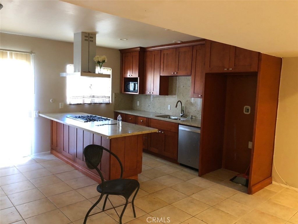 1851 W Glenoaks Avenue C