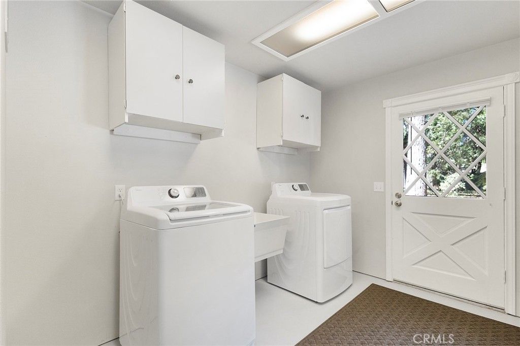 listing image 130729856961496629312