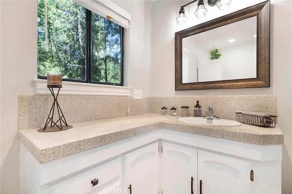 listing image 130726226073641814190
