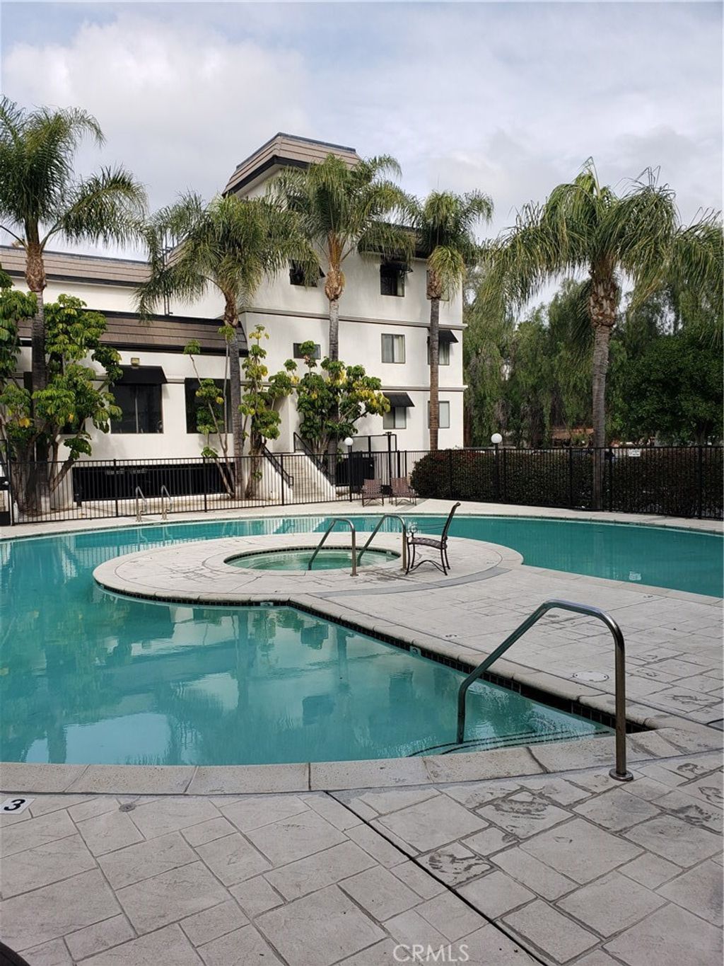 listing image 130720562329709181385