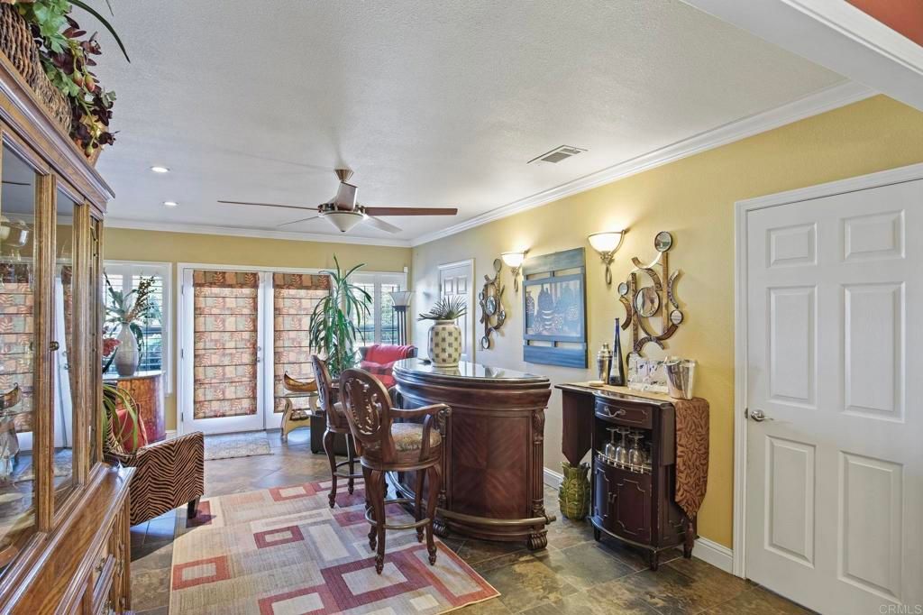 listing image 130722335948005961867