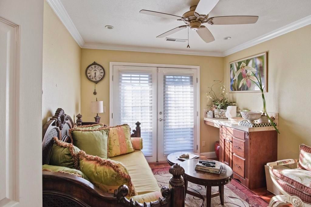 listing image 130725626496382097670