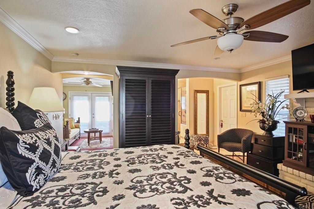 listing image 130725379593394096180