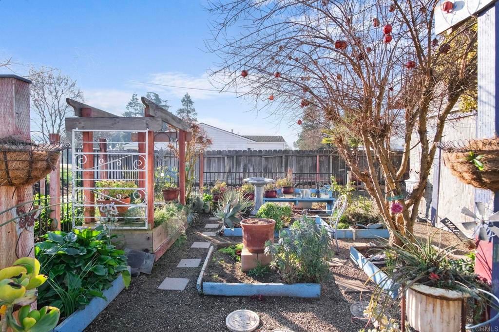 listing image 130724455675139955651