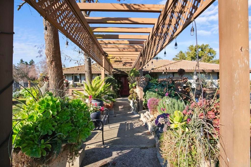 listing image 130728449434329583686