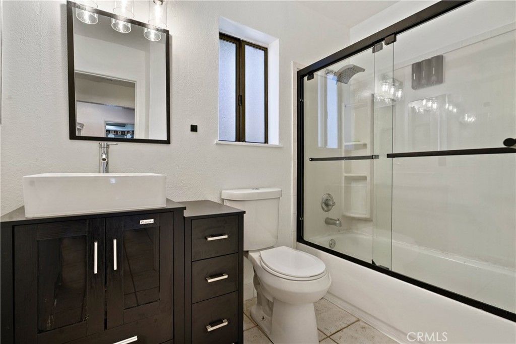 listing image 130724847720454931725