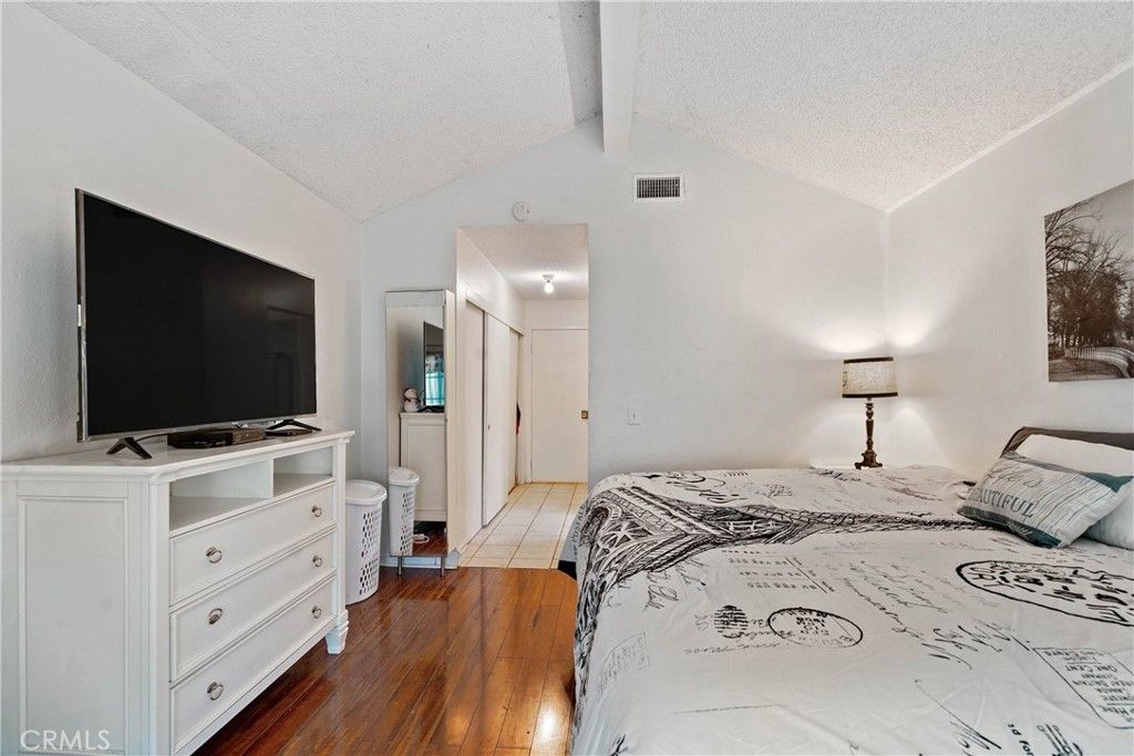 listing image 130724309491132658372