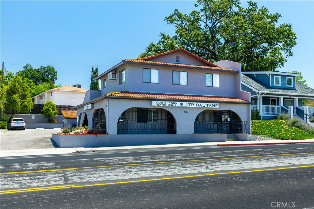 7695 El Camino Real