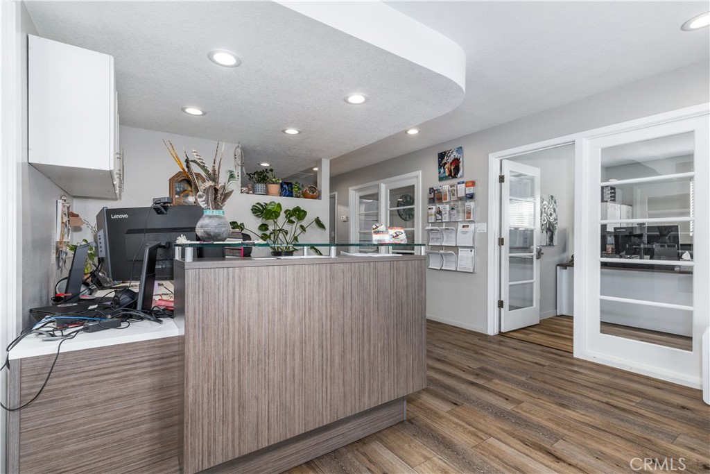 7695 El Camino Real