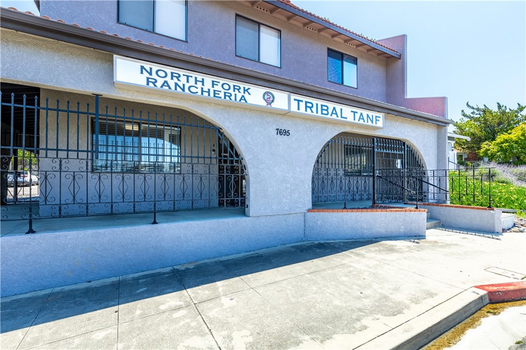 7695 El Camino Real