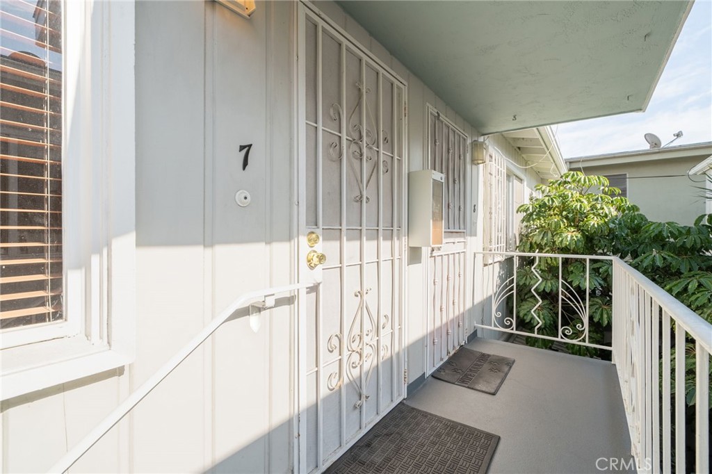 100 Esperanza Avenue 7