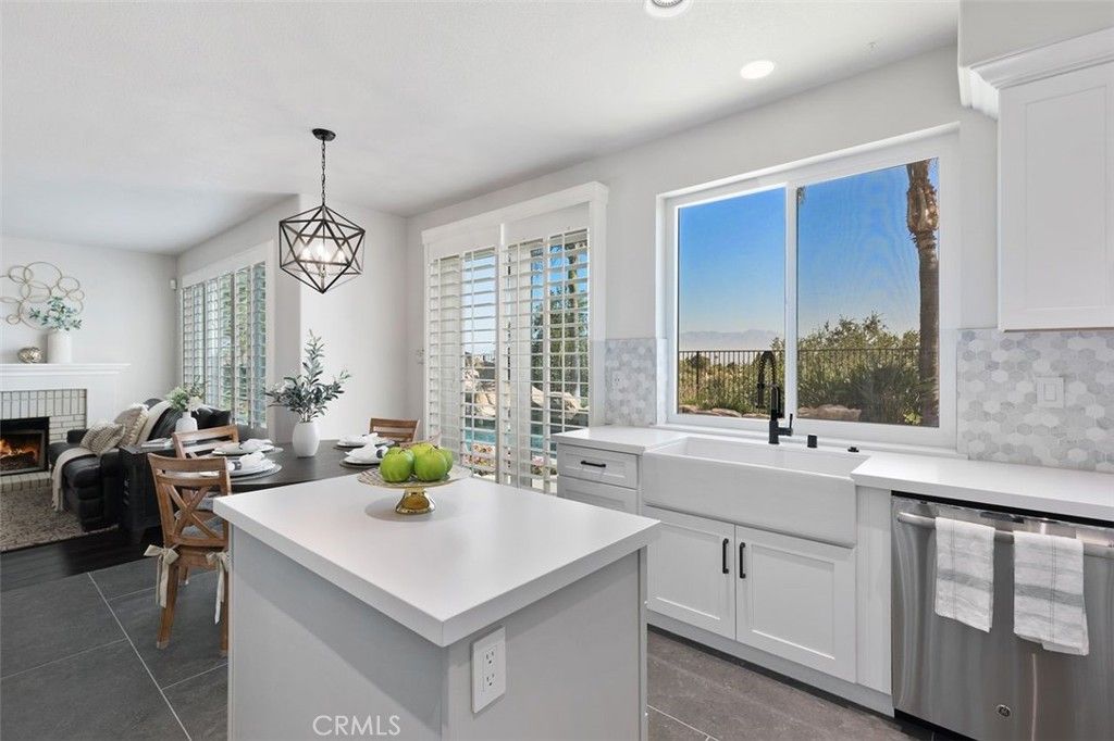 listing image 130729477954501910329