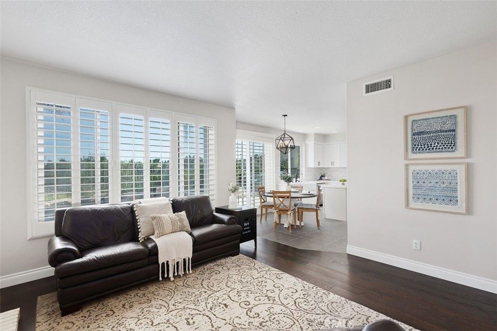 listing image 130722979389112254363