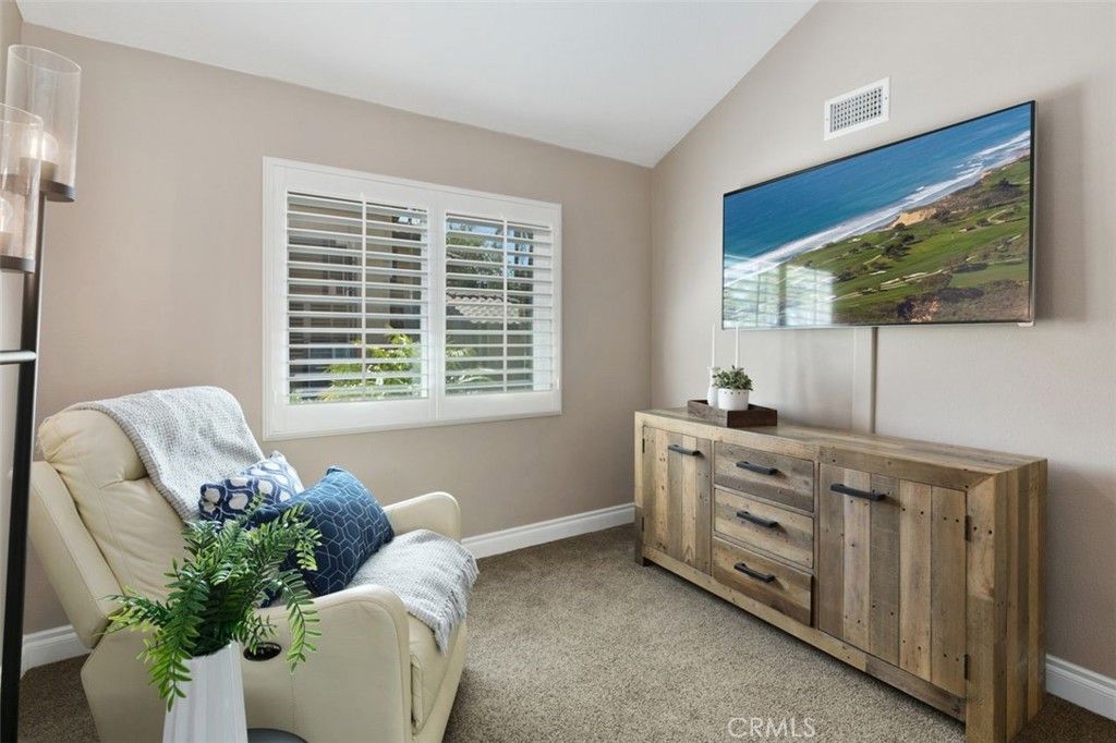 listing image 130725780094800574424
