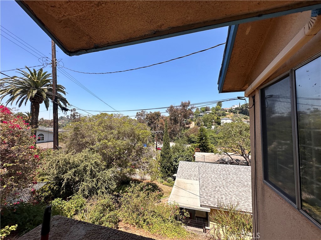 Photo 4 of 8 of 2125 Cove Avenue house