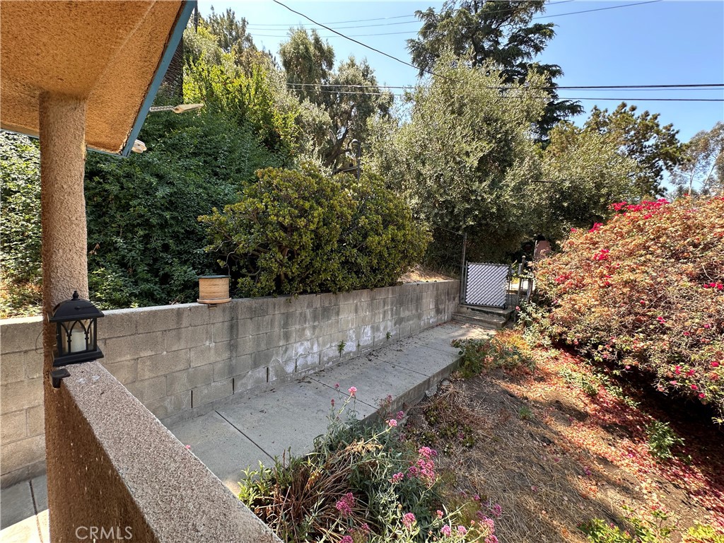 Photo 5 of 8 of 2125 Cove Avenue house