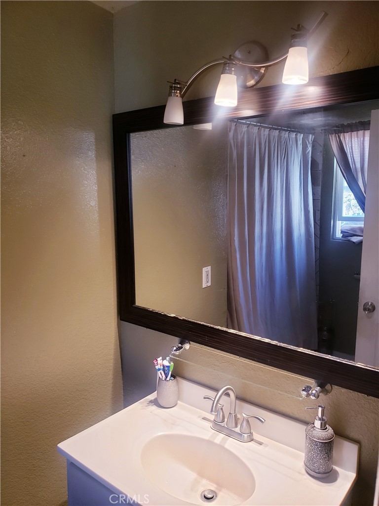Photo 9 of 14 of 1400 S Hamilton Boulevard house