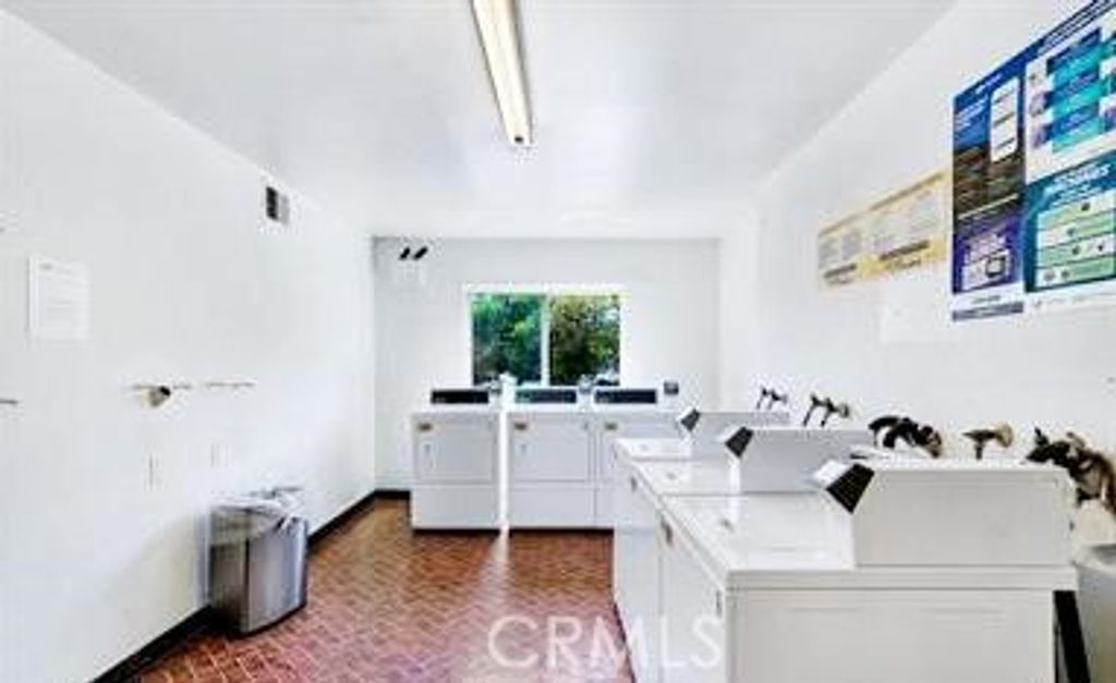 listing image 130725671932520676890