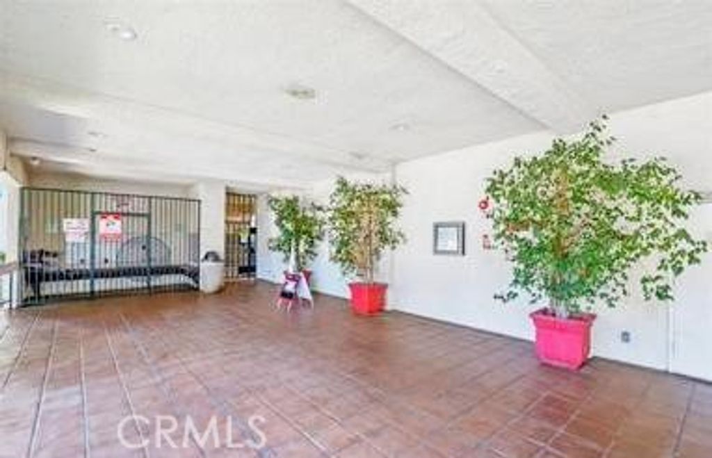 listing image 130720293676238244460