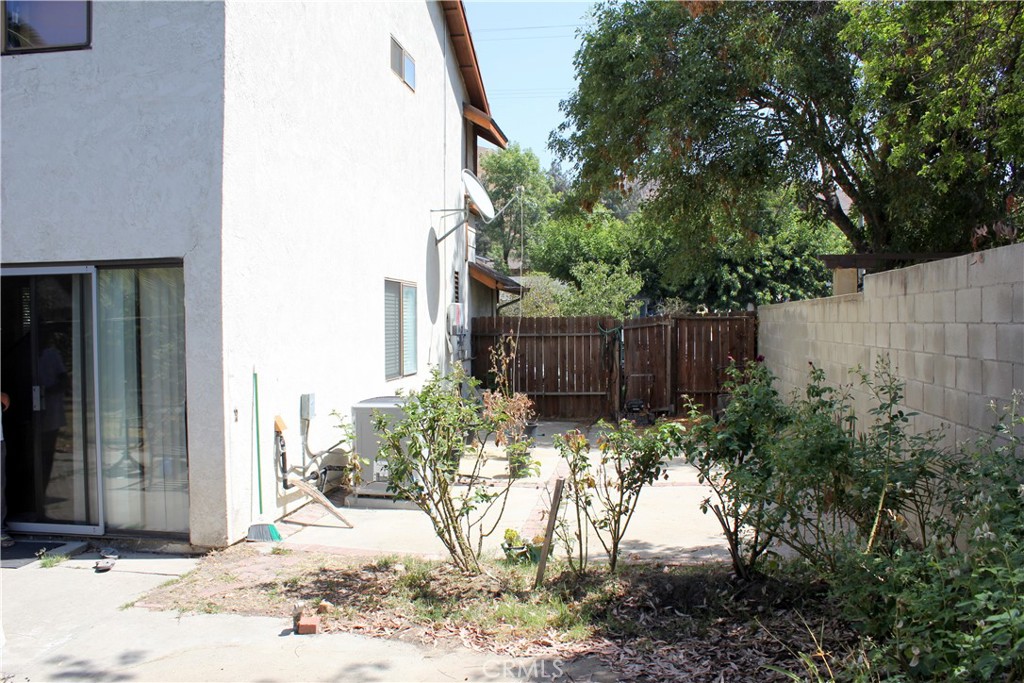 Photo 4 of 14 of 11845 Gladstone Avenue house