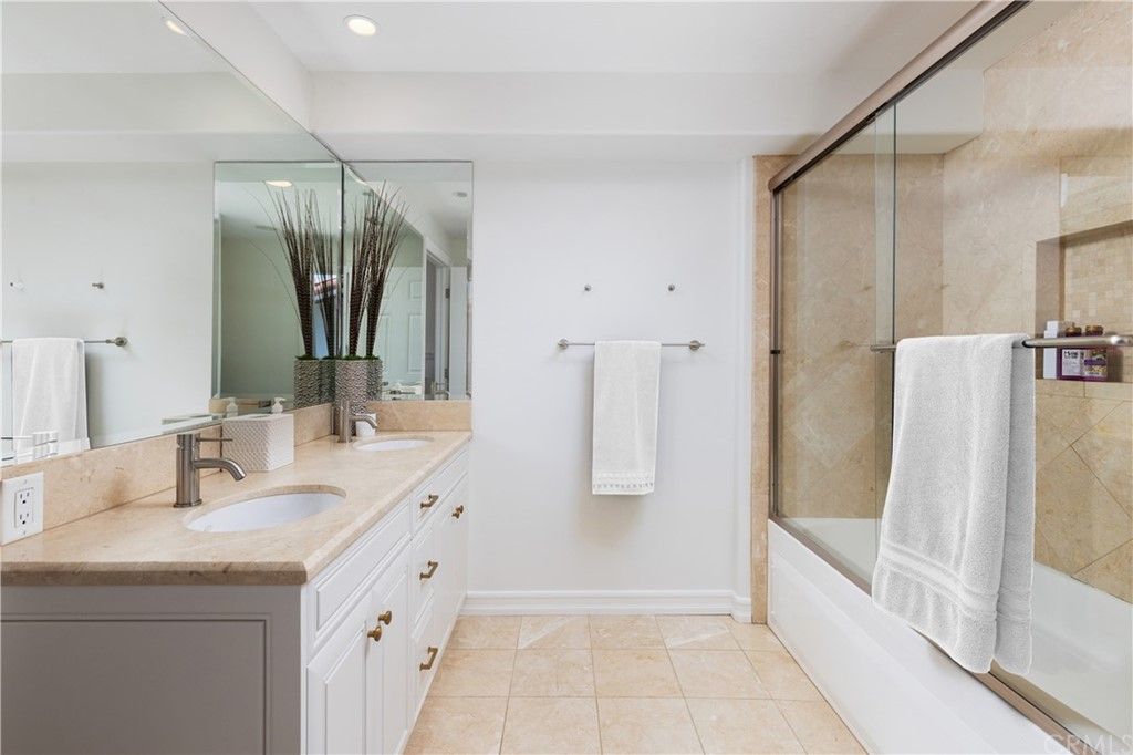 listing image 130727295232001846531