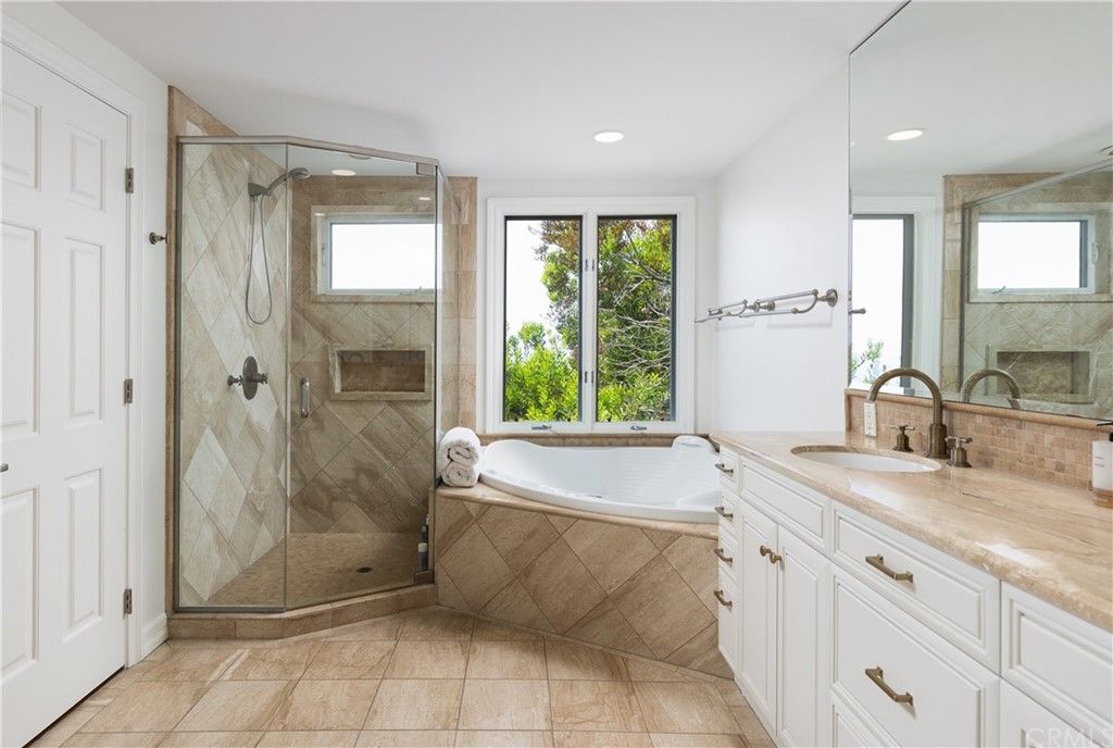 listing image 130726377669850006098