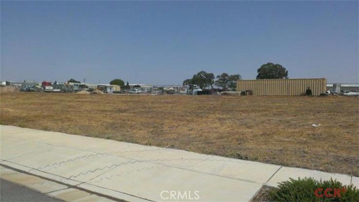 3 commercial lots. Located in one of Paso Robles fastest growing commercial areas. Locate your business near a major gateway to the City of Paso Robles. This is a flat level lot. Lot Description: Size of lot is lots 19, 20 & 21 combined