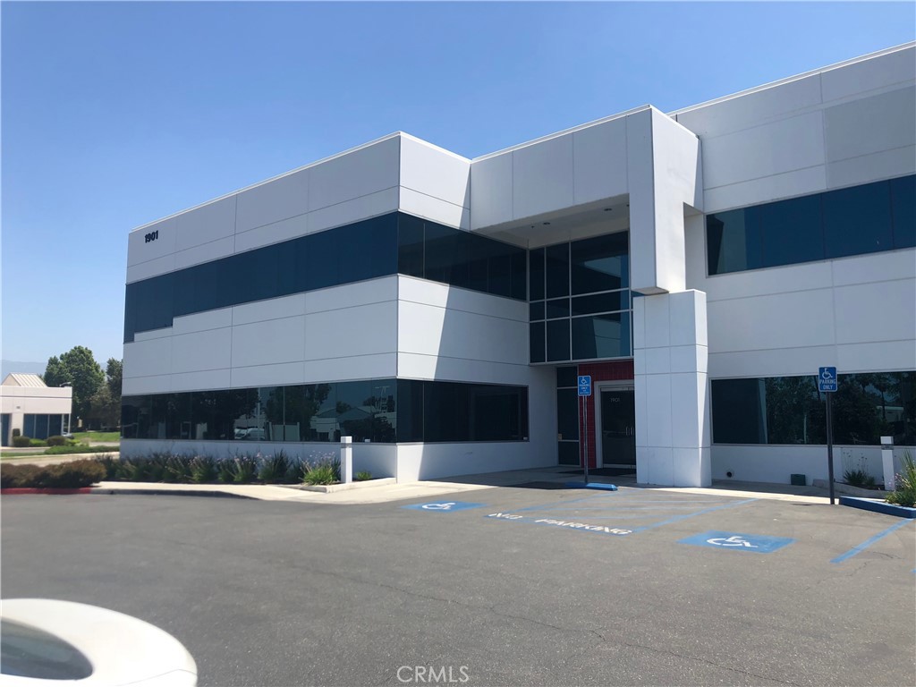 Great office space in the heart of Redlands professional business center. This great office space has excellent natural light, large windows with mountain views, Excellent freeway access points. IT comes with 5 private offices a possible conference room area, reception area, elevator serviced. Great move in incentives.