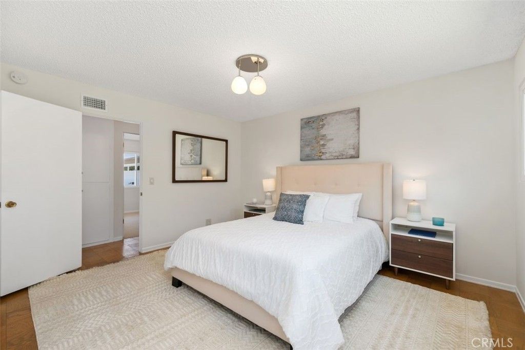 listing image 130722899693977136526
