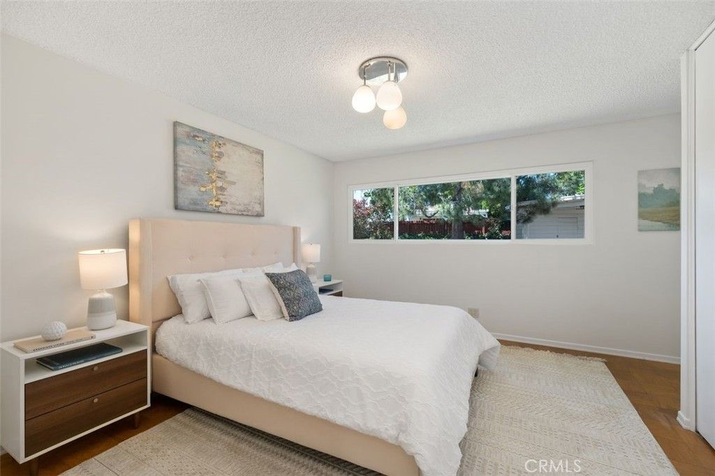 listing image 130726598125329524023